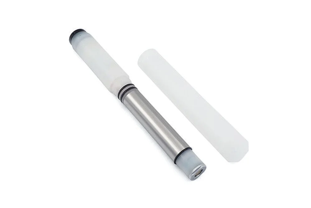 专为海水环境设计的自容式潮位仪，具备高抗腐蚀性和温度补偿，适用于长期潮位观测应用场景。