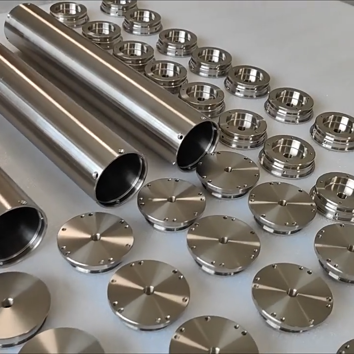 采用TA2/TC4钛合金制造的耐压防护舱体，旨在为水下核心设备提供高压与腐蚀环境下的防护